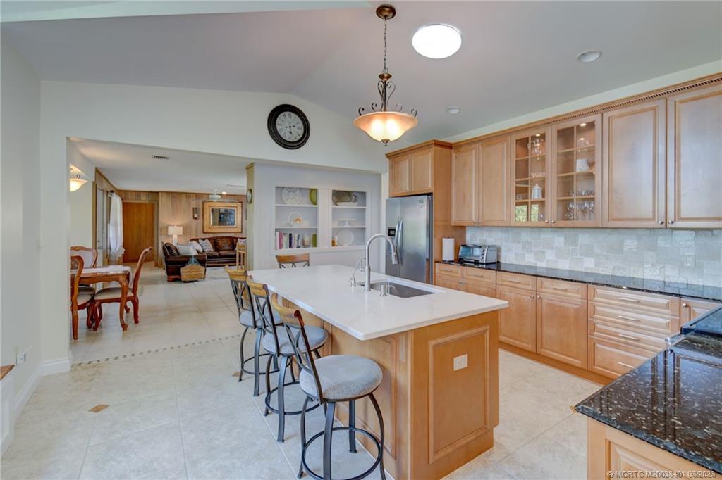 834 Southeast Riverside Drive Stuart, FL 34994 - Photo 9 of 35 Gallery Image 9