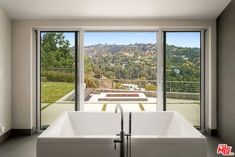 $6,995,000 | 1270 Lago Vista Drive, Beverly Hills, CA 90210