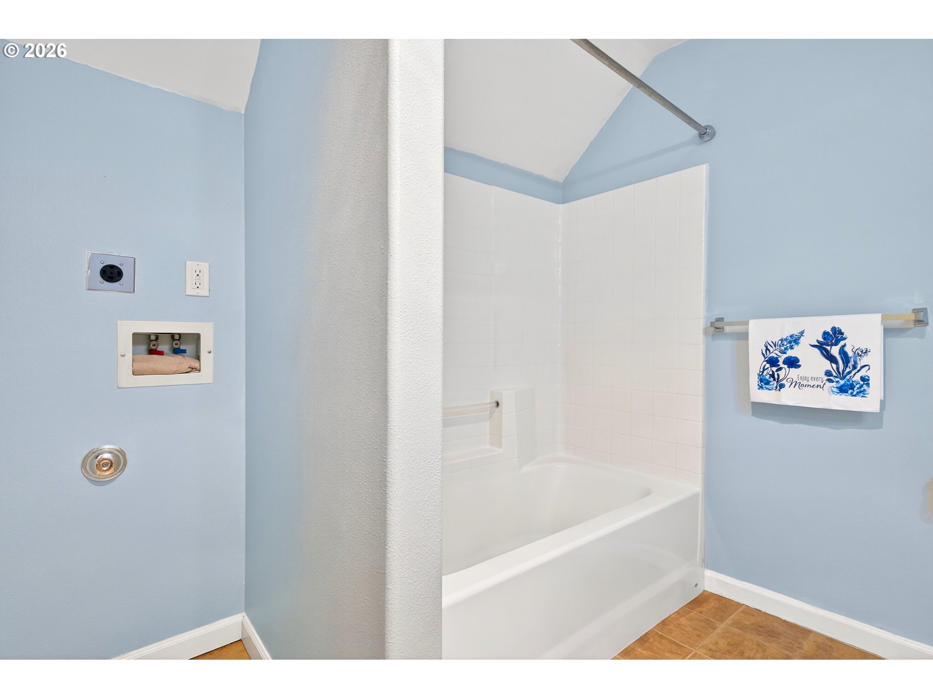 102 Northeast Canvasback Way Hillsboro, OR 97006 - Photo 21 of 36 a bathroom with a bathtub and a shower