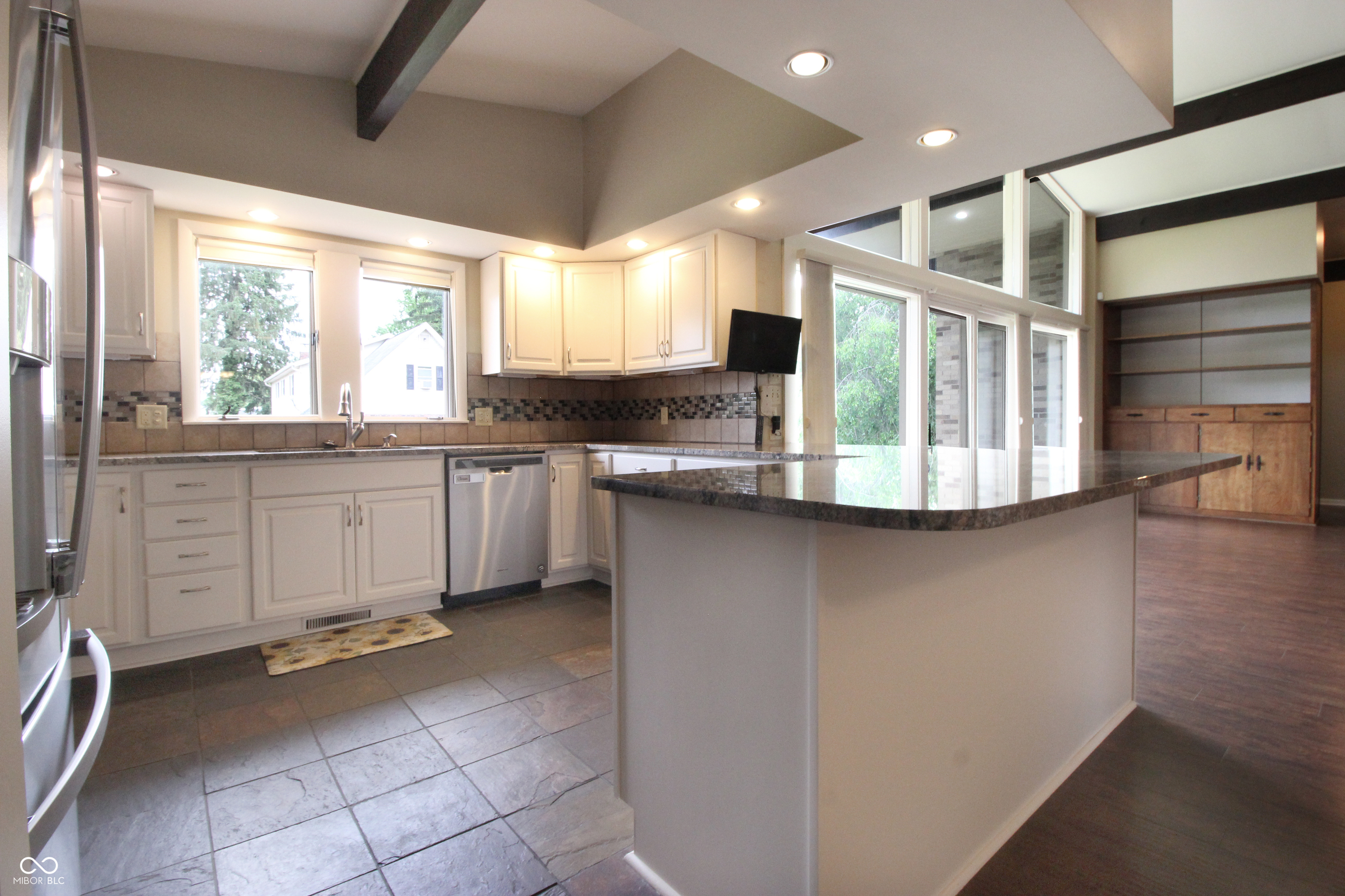 760 27th Street Columbus, IN 47201 - Photo 9 of 30
