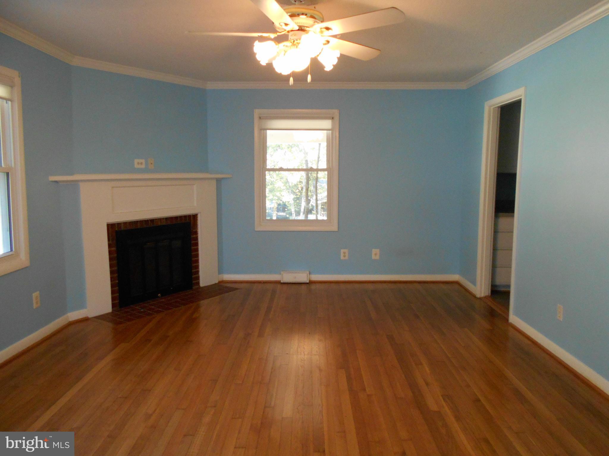 18331 Sharon Road Triangle, VA 22172 - Photo 2 of 30 Spacious Living Room
