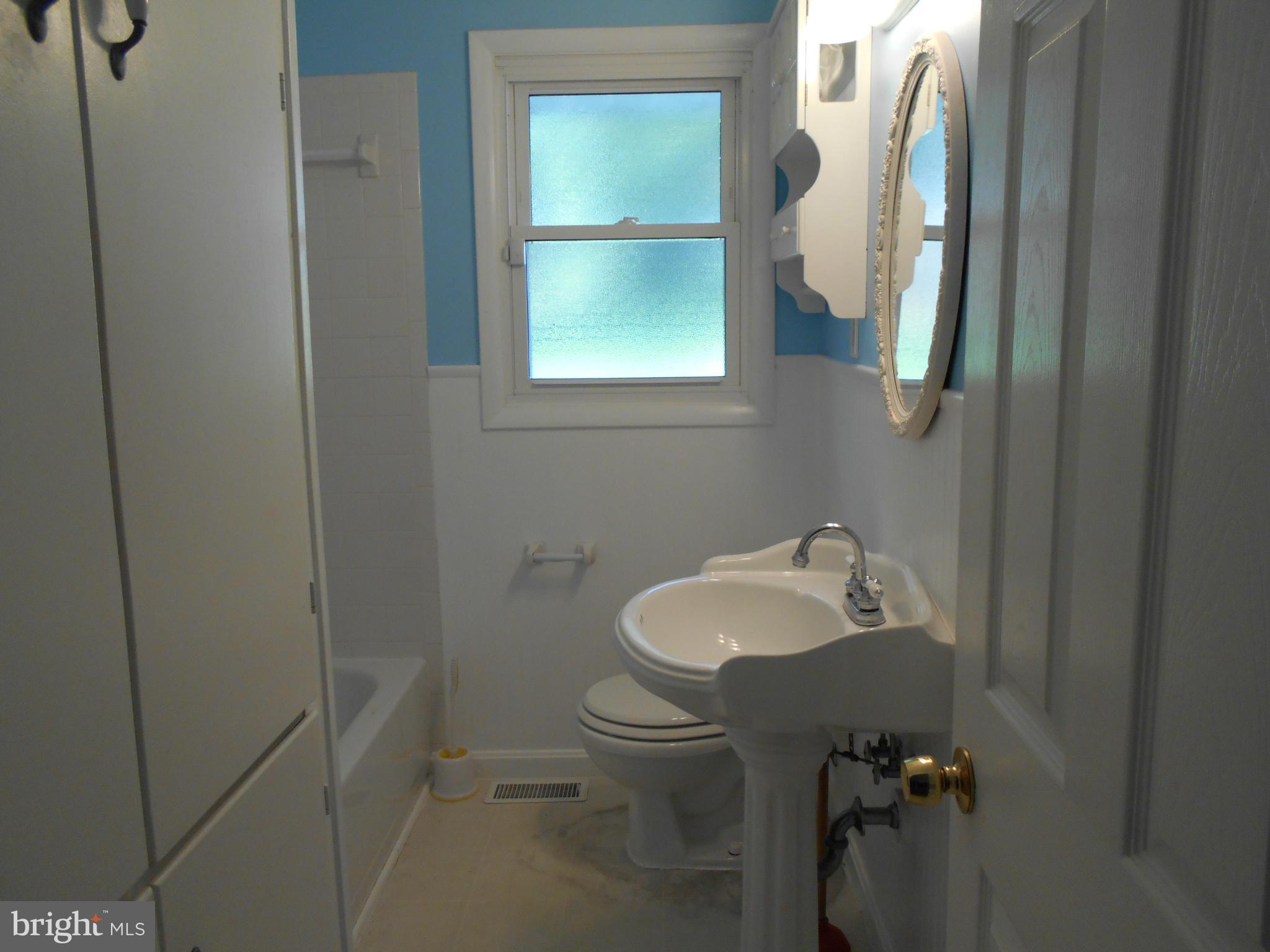 18331 Sharon Road Triangle, VA 22172 - Photo 15 of 30 Second Bath