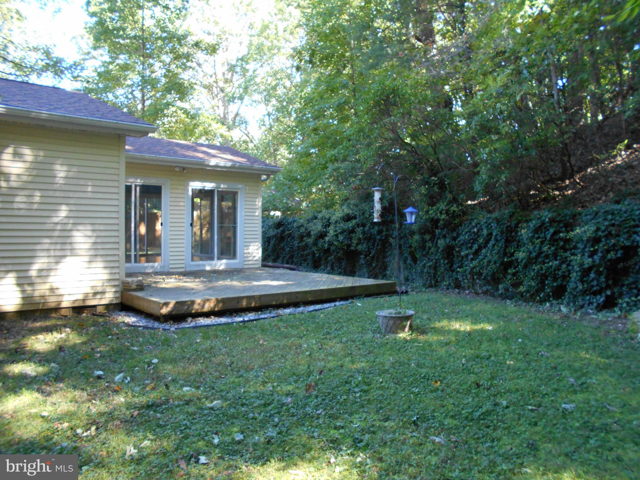 18331 Sharon Road Triangle, VA 22172 - Photo 24 of 30 Deck and yard