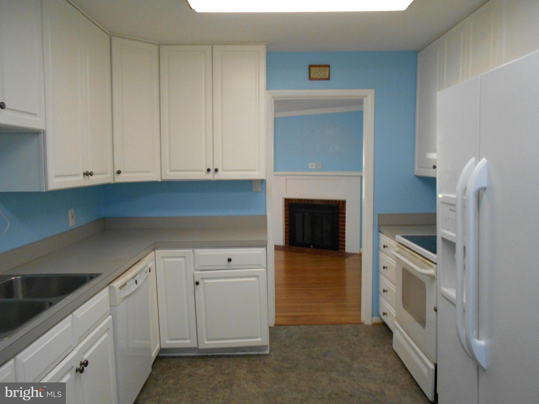 18331 Sharon Road Triangle, VA 22172 - Photo 4 of 30 Great work space