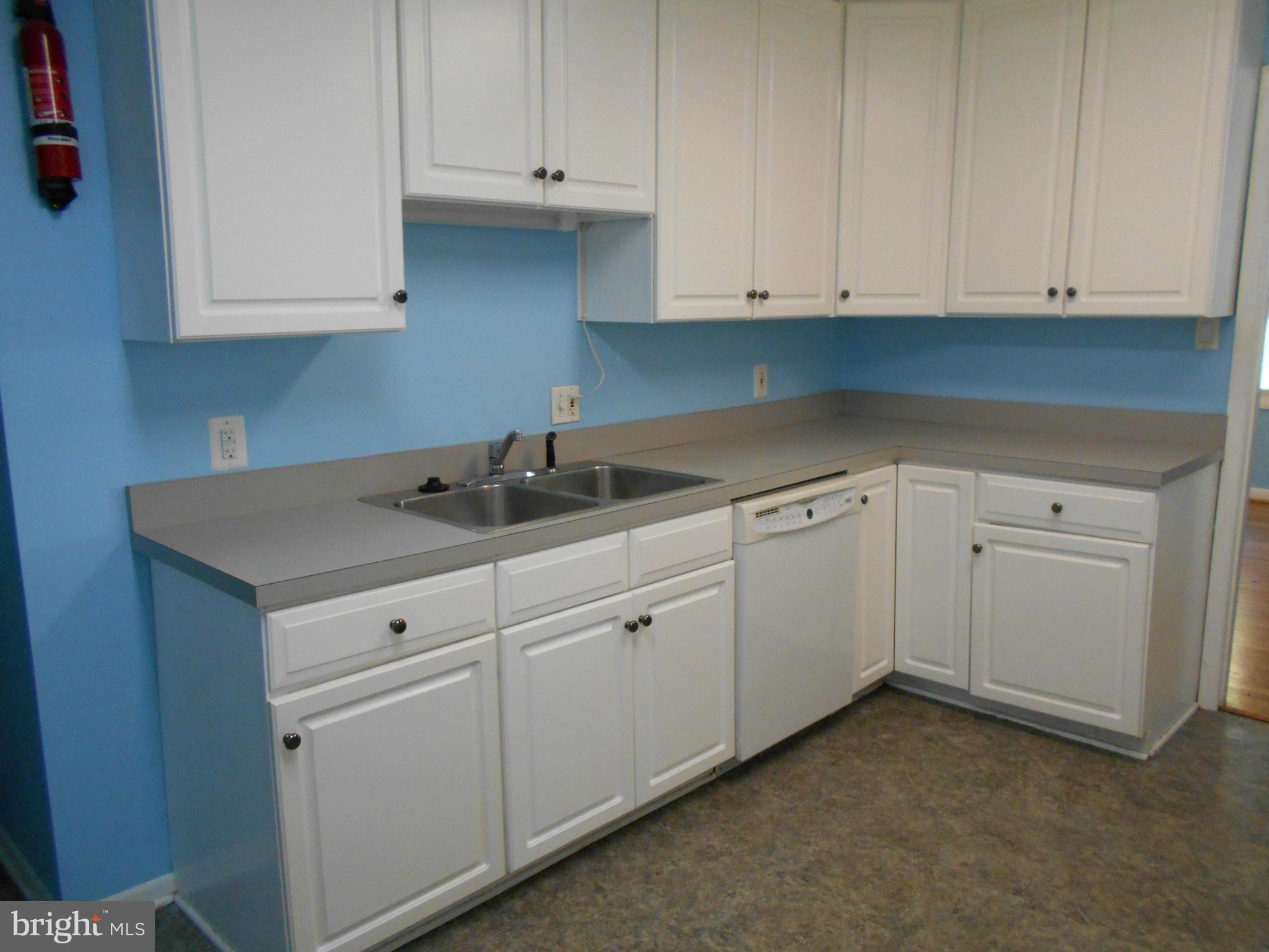 18331 Sharon Road Triangle, VA 22172 - Photo 5 of 30 Kitchen