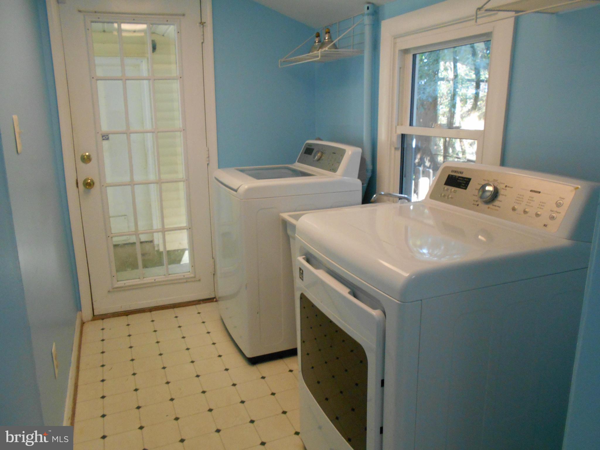 18331 Sharon Road Triangle, VA 22172 - Photo 8 of 30 Laundry Room
