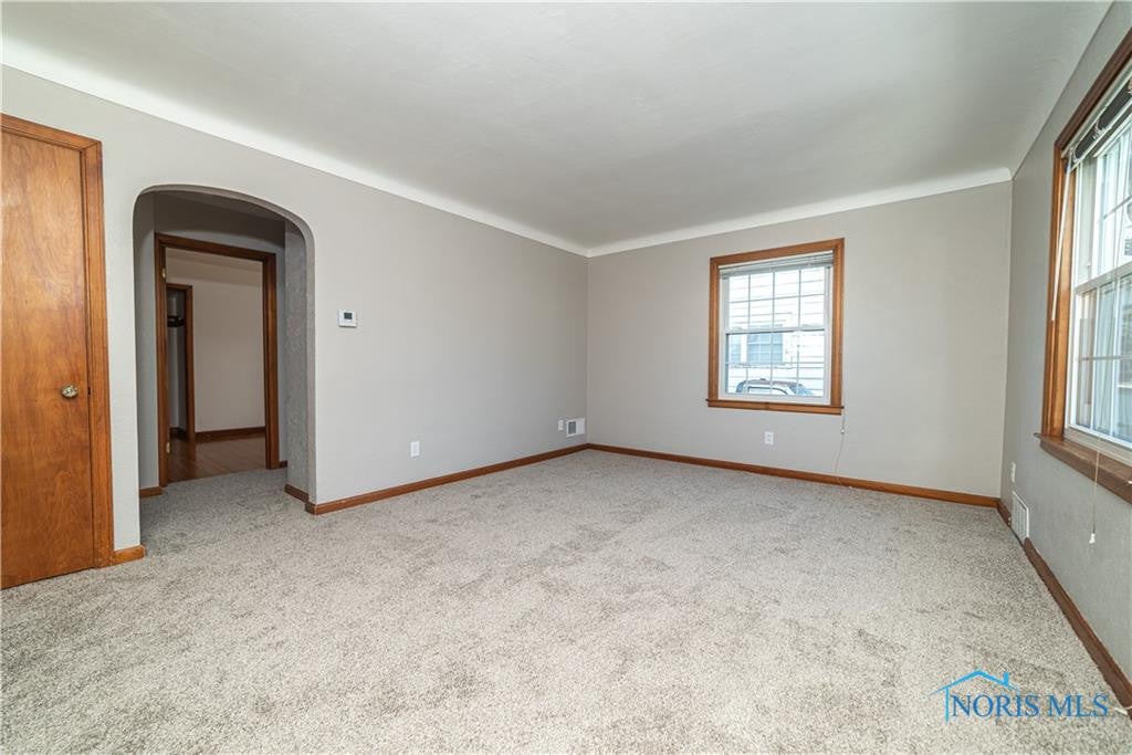 3824 Bellevue Road Toledo, OH 43613 - Photo 5 of 19 Gallery Image 5