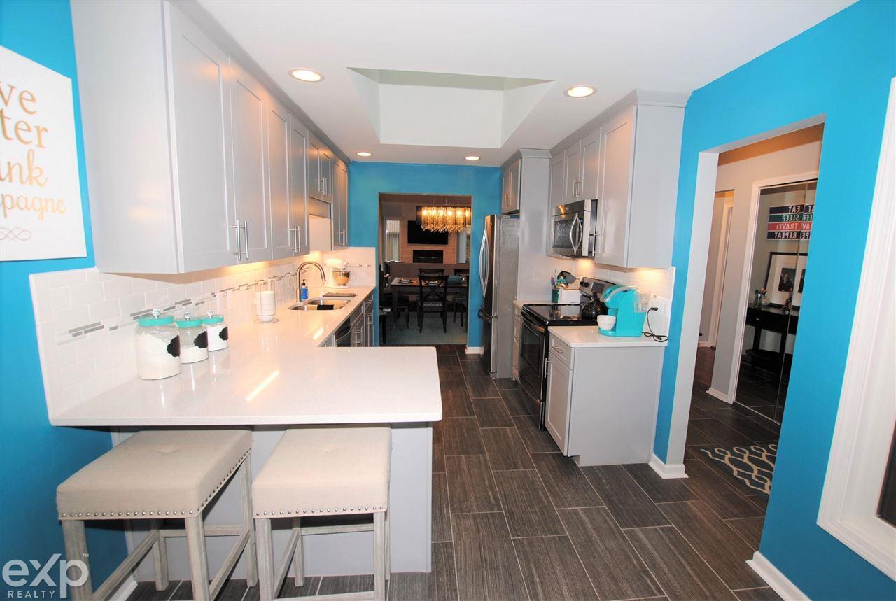 2181 London Bridge Drive Rochester, MI 48307 - Photo 9 of 53 50055306-8.JPG