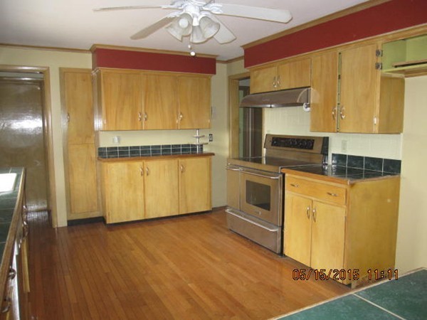 327 Thompson Road Webster, MA 01570 - Photo 5 of 13