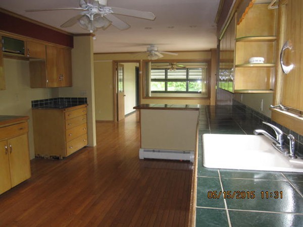 327 Thompson Road Webster, MA 01570 - Photo 6 of 13