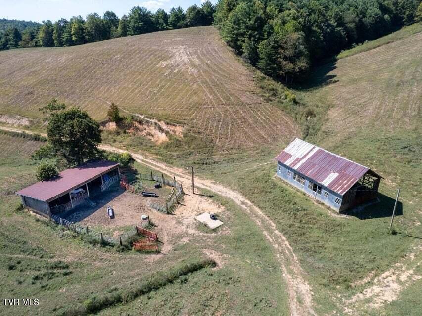 5200 Greene Mountain Road Greeneville, TN 37743 - Photo 33 of 47 5200 - 31