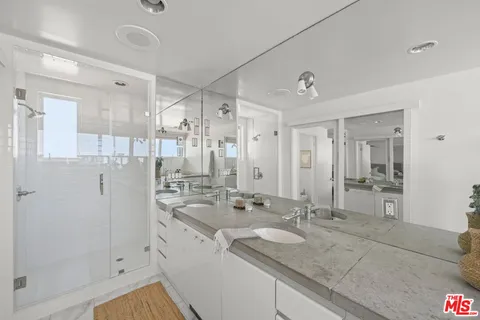 $1,895,000 | 6 Voyage Street, Unit 204, Marina del Rey, CA 90292