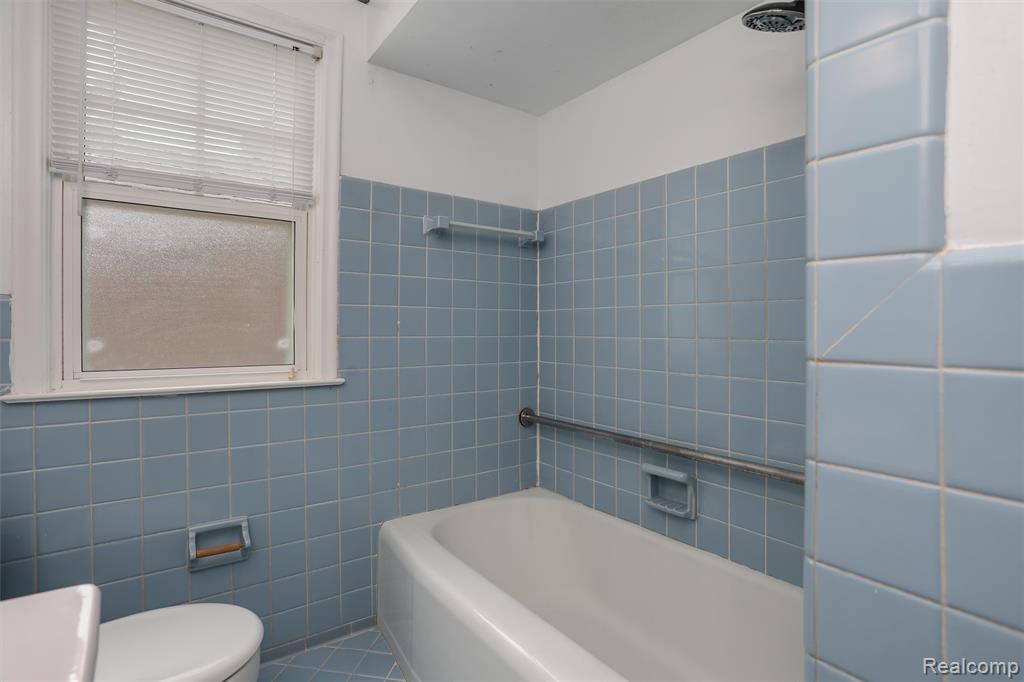 21235 River Road Grosse Pointe Woods, MI 48236 - Photo 22 of 33