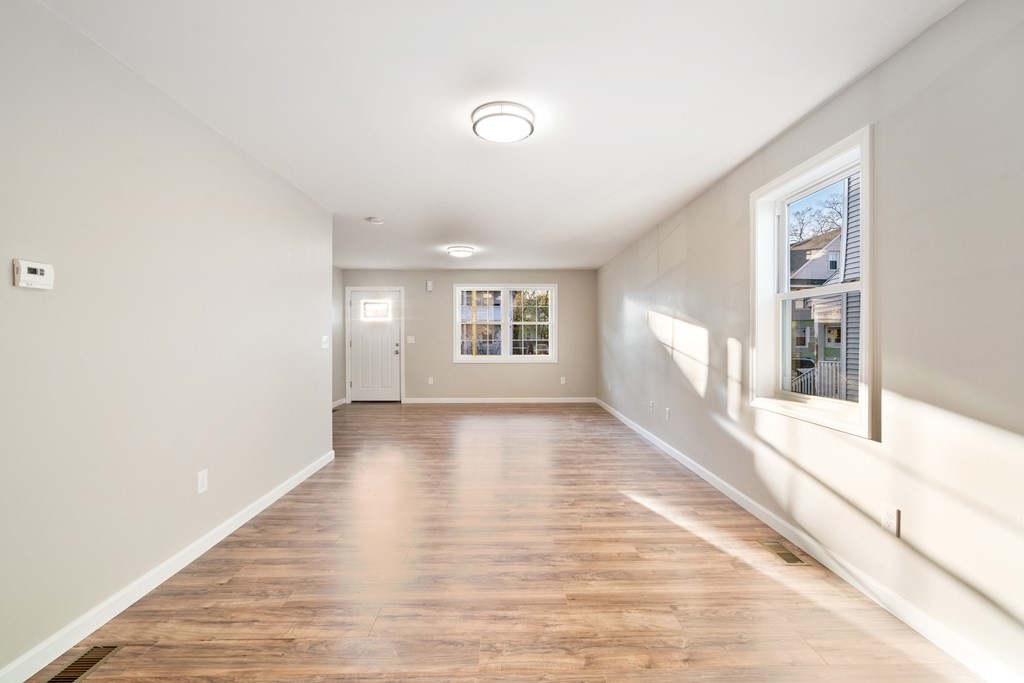 39-41 Dearborn Street Springfield, MA 01109 - Photo 4 of 30 Gallery Image 4