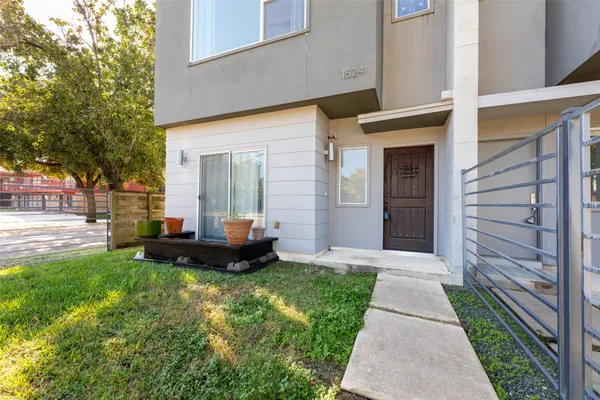 $3,200 | 1524 Blodgett Street, Houston, TX 77004