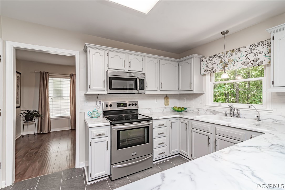 5510 Chatmoss Road Midlothian, VA 23112 - Photo 7 of 40 Stainless Steal appliances by Whirlpool.