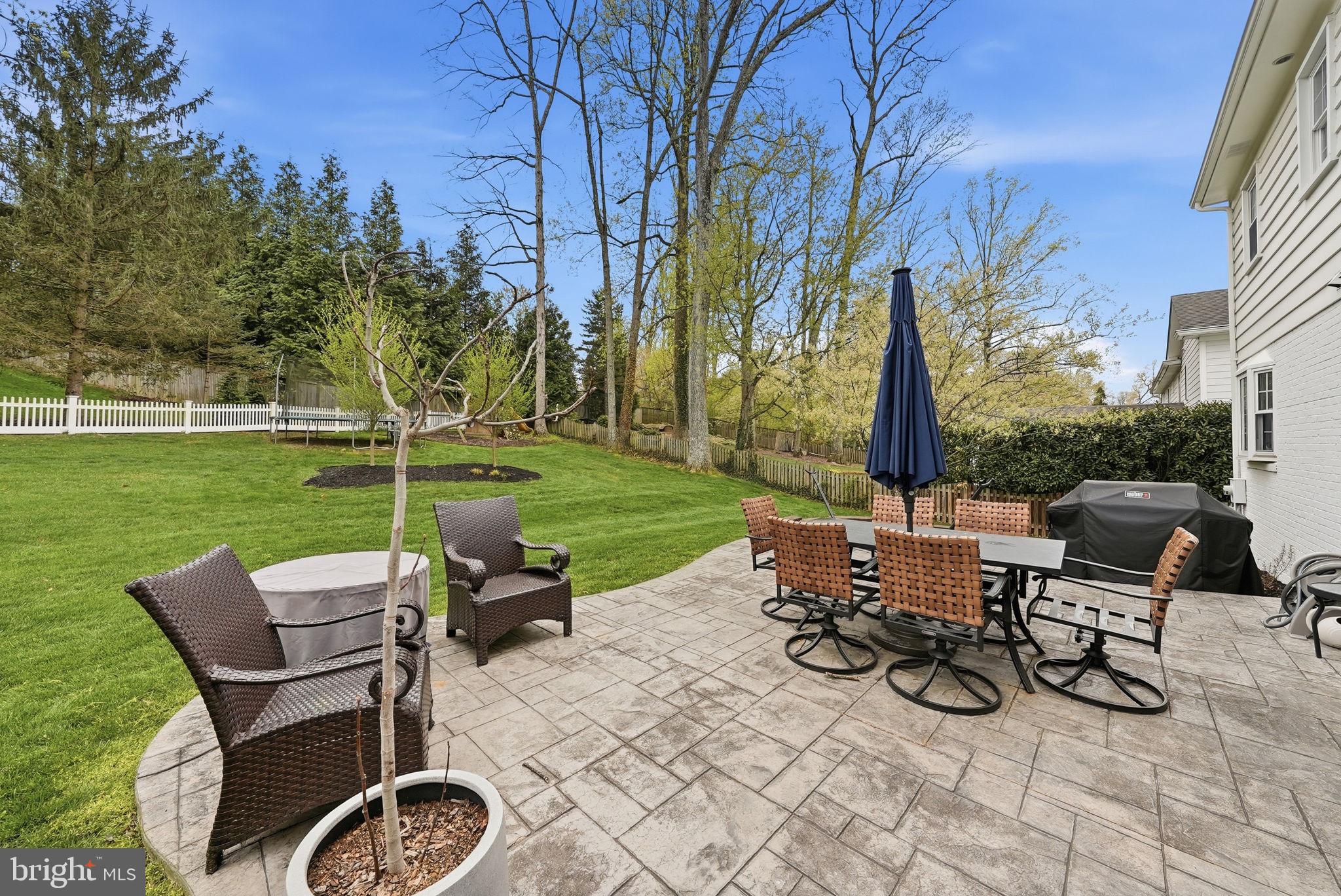 9503 Rockport Road Vienna, VA 22180 - Photo 41 of 48 a view of a patio with table and chairs and couches with wooden fence and floor