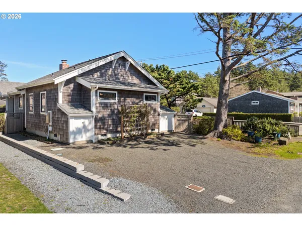 $1,385,000 | 108 West Madison Street, Cannon Beach, OR 97110