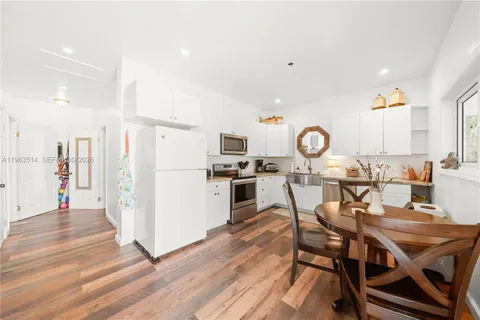 $2,850,000 | 8 Pleasant Harbor