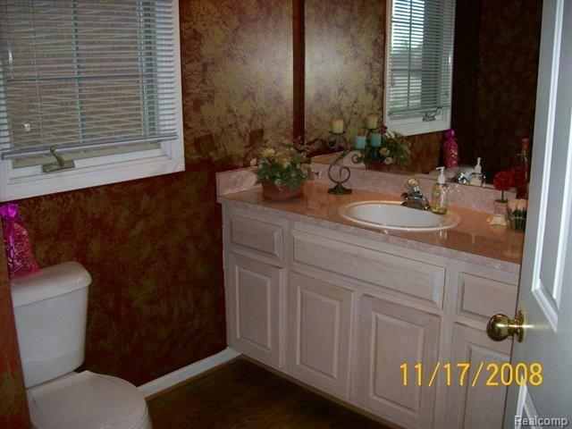 749 Woodfield Way Rochester, MI 48307 - Photo 6 of 17 1st Floor Bath