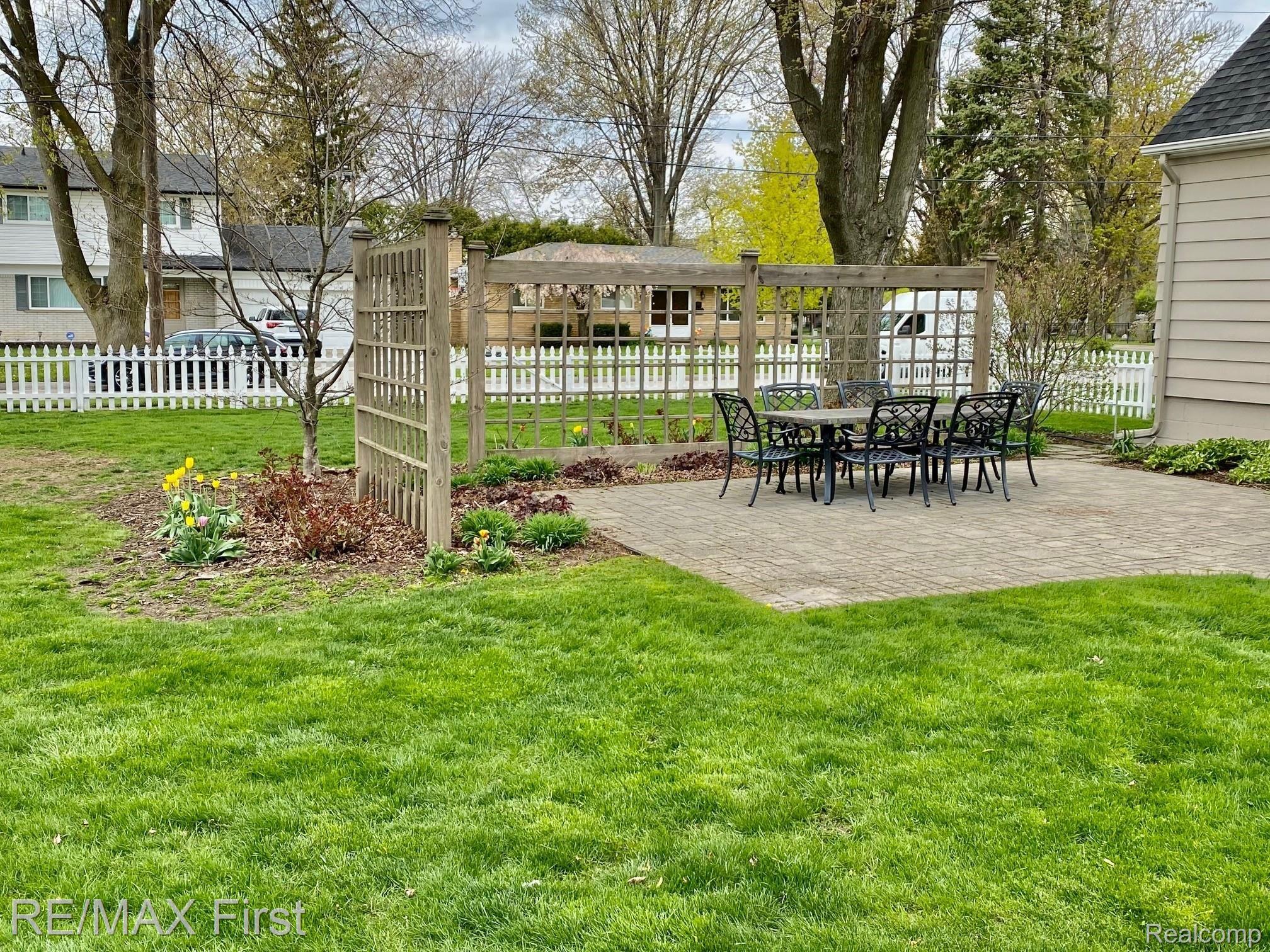 4600 Chicago Road Warren, MI 48092 - Photo 37 of 43 Patio