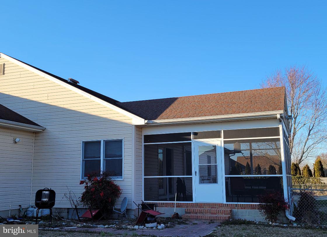 36423 Robin Hood Road Delmar, DE 19940 - Photo 14 of 25 16 x 16 Porch w/ceiling fan
