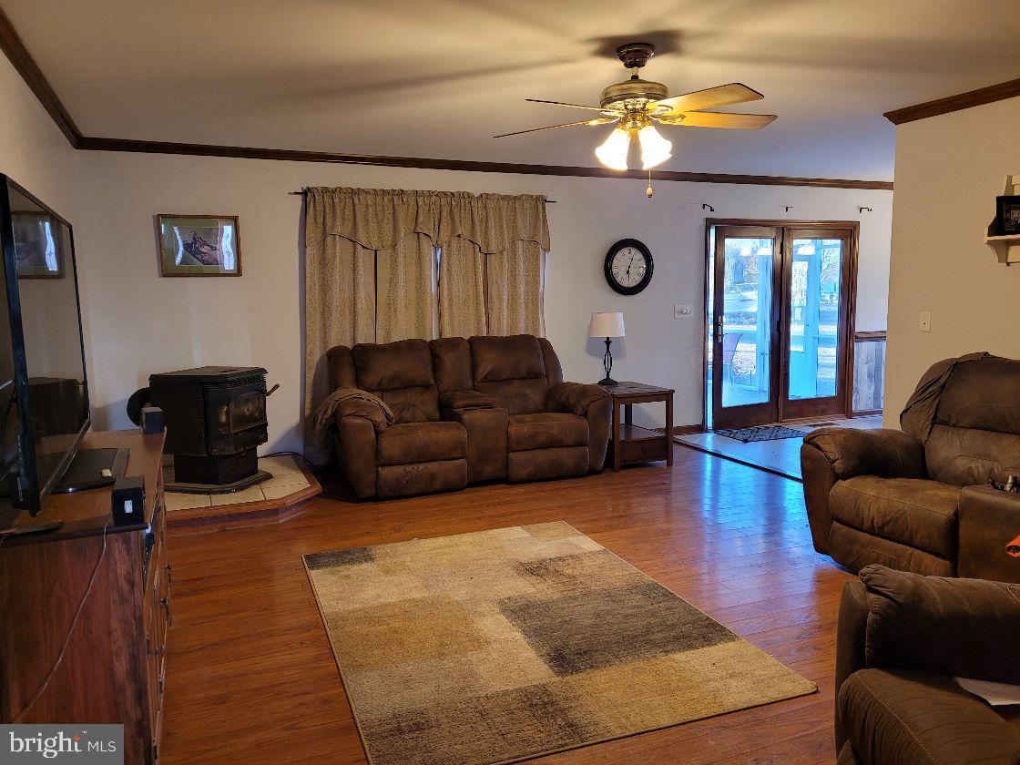 36423 Robin Hood Road Delmar, DE 19940 - Photo 7 of 25 Ceiling fan in living area