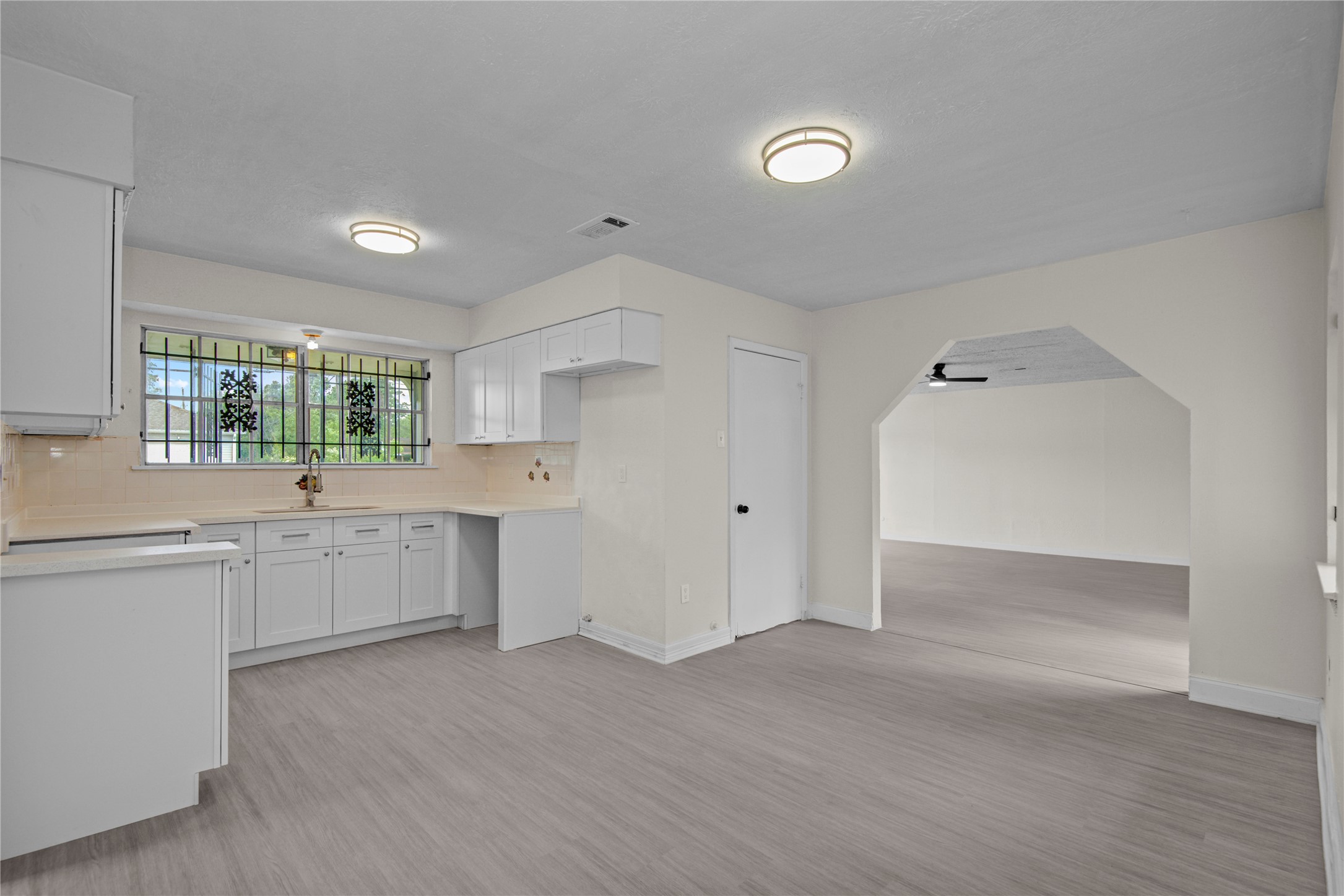 7329 Gleason Road Houston, TX 77016 - Photo 8 of 25
