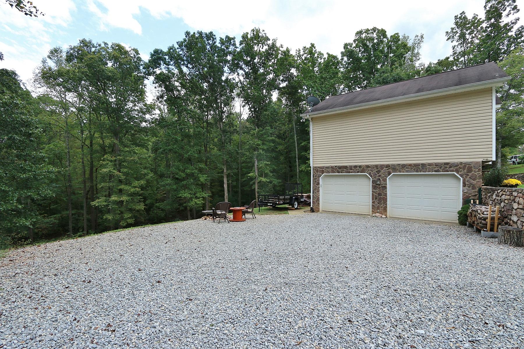 160 Mt Airy Road Hardy, VA 24101 - Photo 6 of 46 2 Car Garage