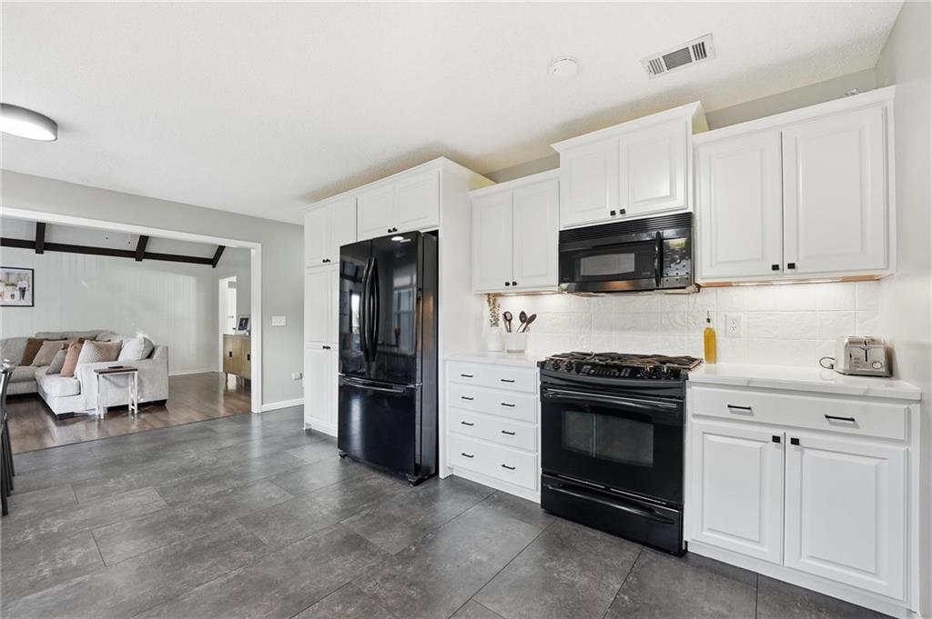 7514 Caenen Lake Road Lenexa, KS 66216 - Photo 12 of 39