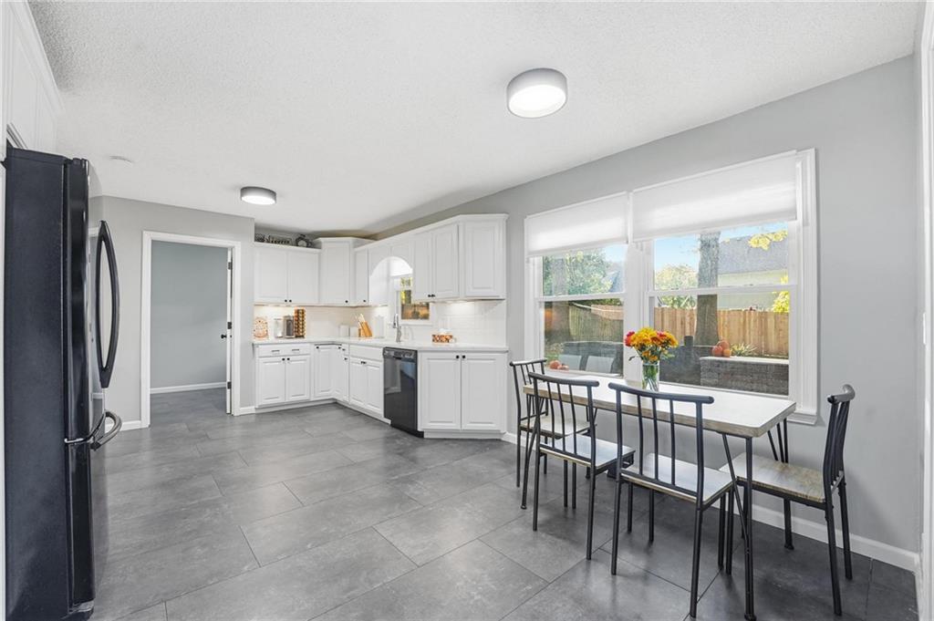 7514 Caenen Lake Road Lenexa, KS 66216 - Photo 8 of 39