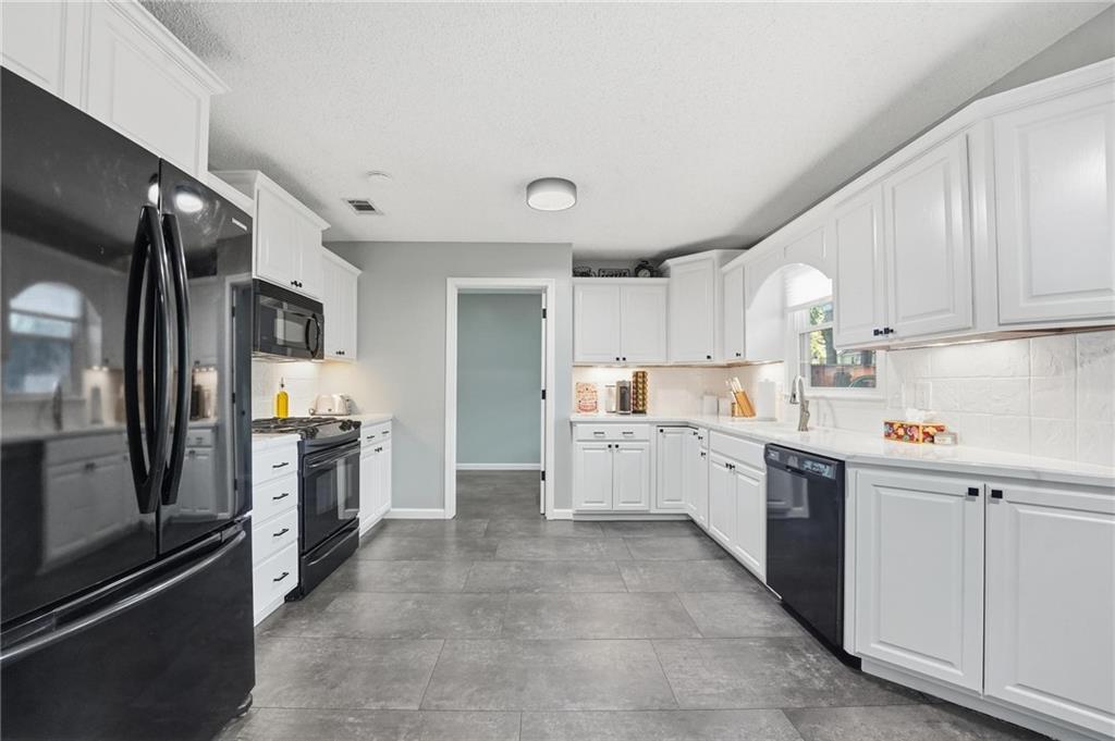 7514 Caenen Lake Road Lenexa, KS 66216 - Photo 10 of 39