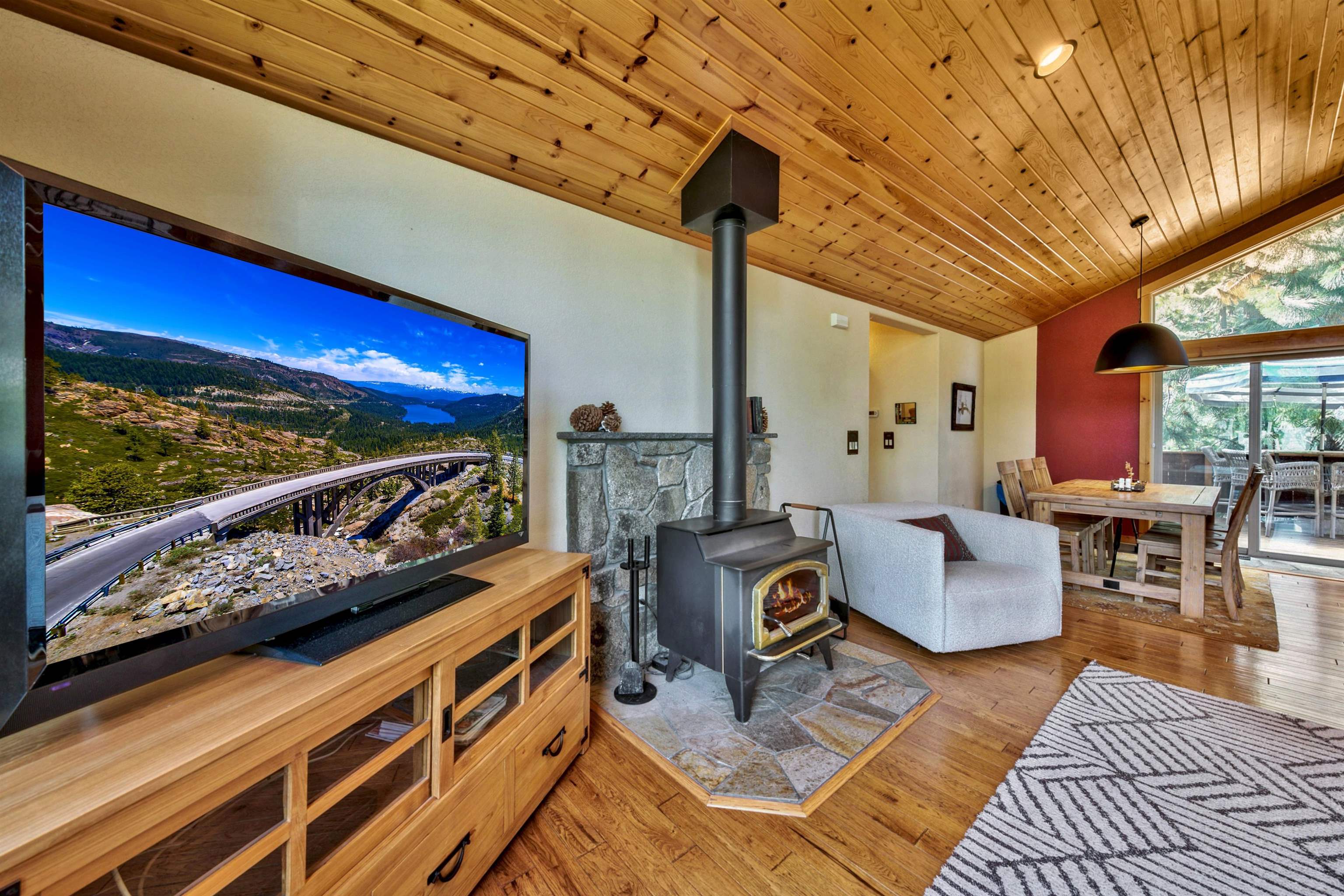 10436 Red Fir Road Truckee, CA 96161 - Photo 5 of 21 Gallery Image 5