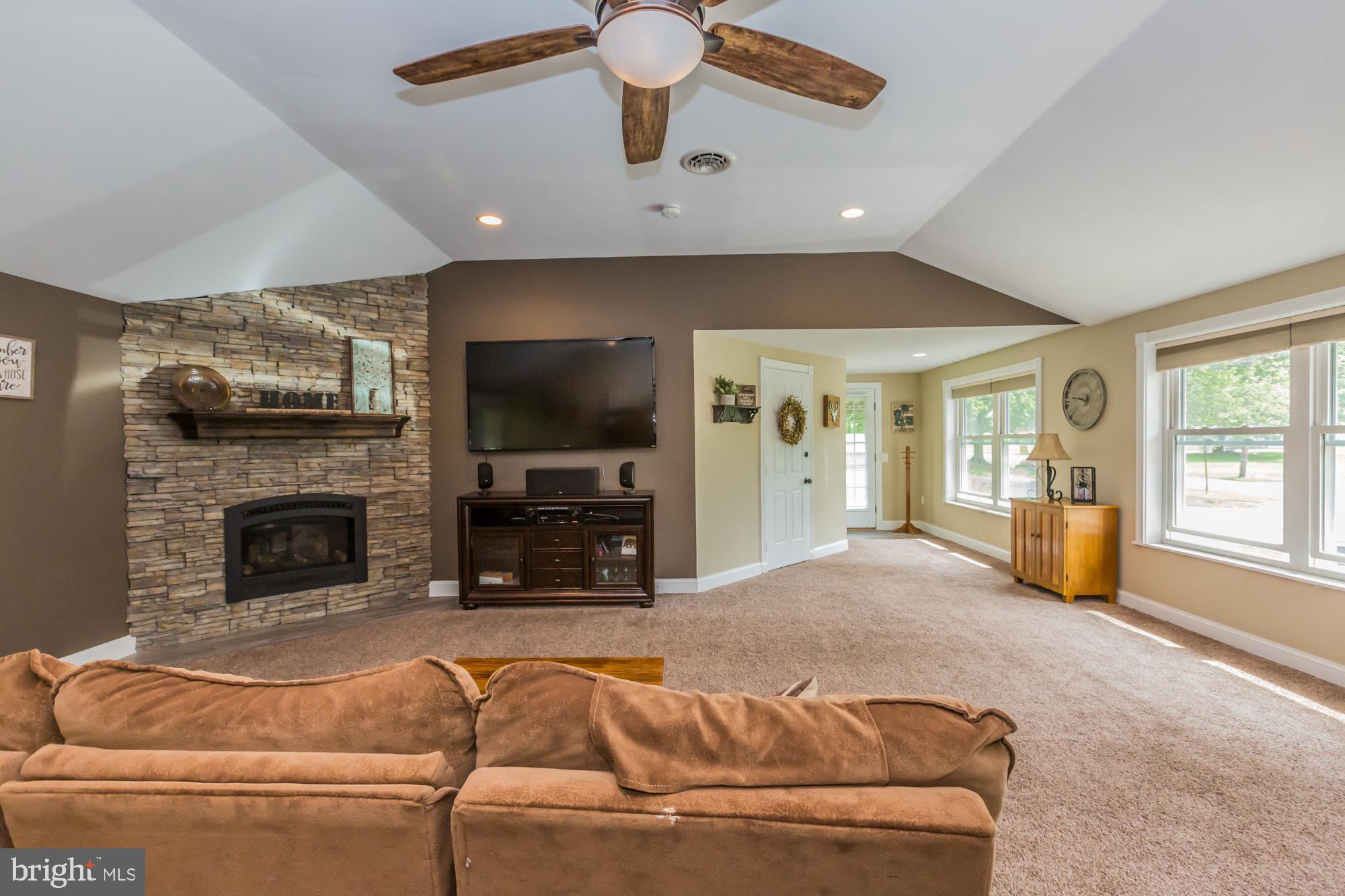 2075 Store Road Harleysville, PA 19438 - Photo 12 of 60 Main Living Area