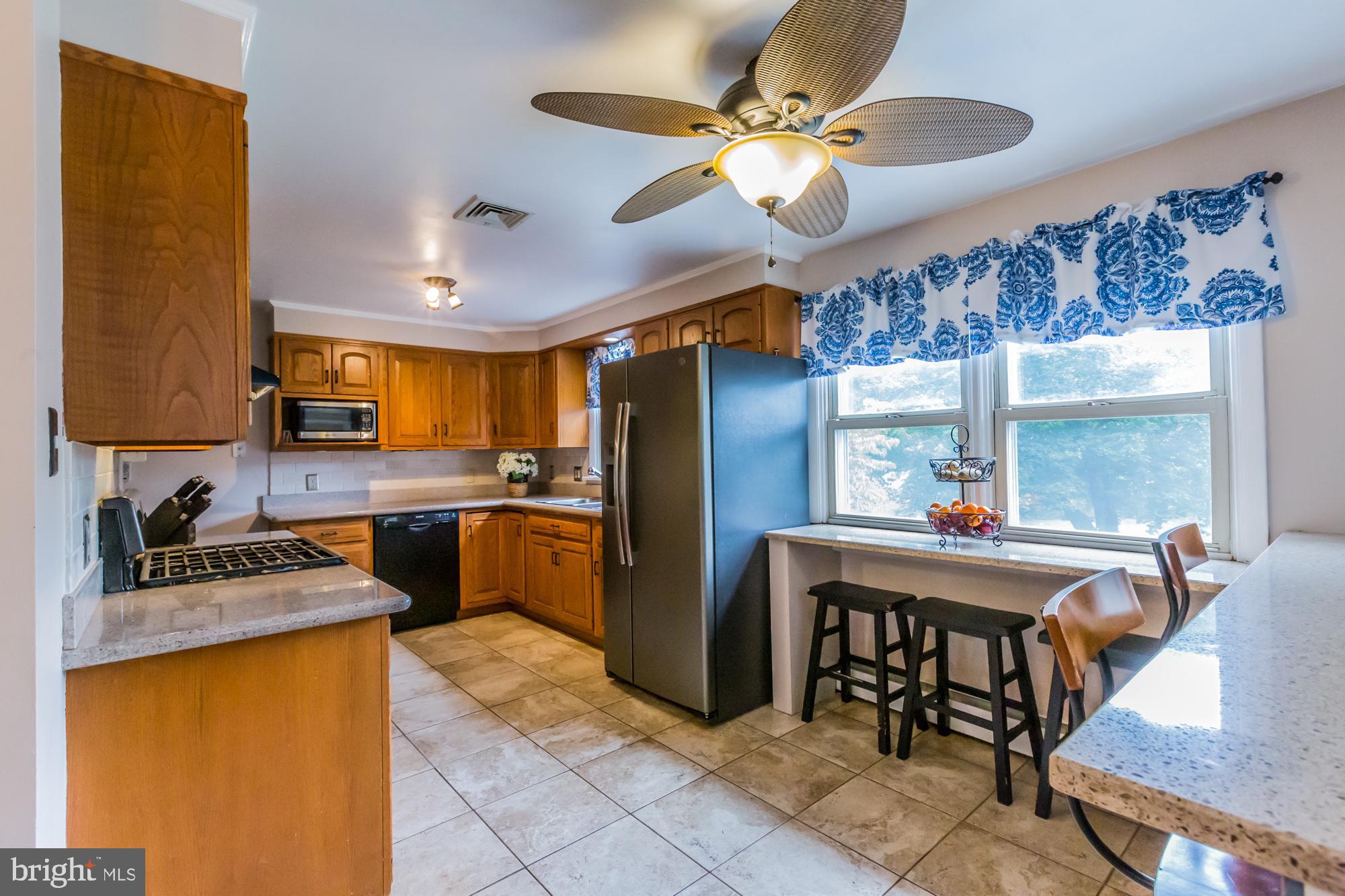 2075 Store Road Harleysville, PA 19438 - Photo 18 of 60 Breakfast Bar