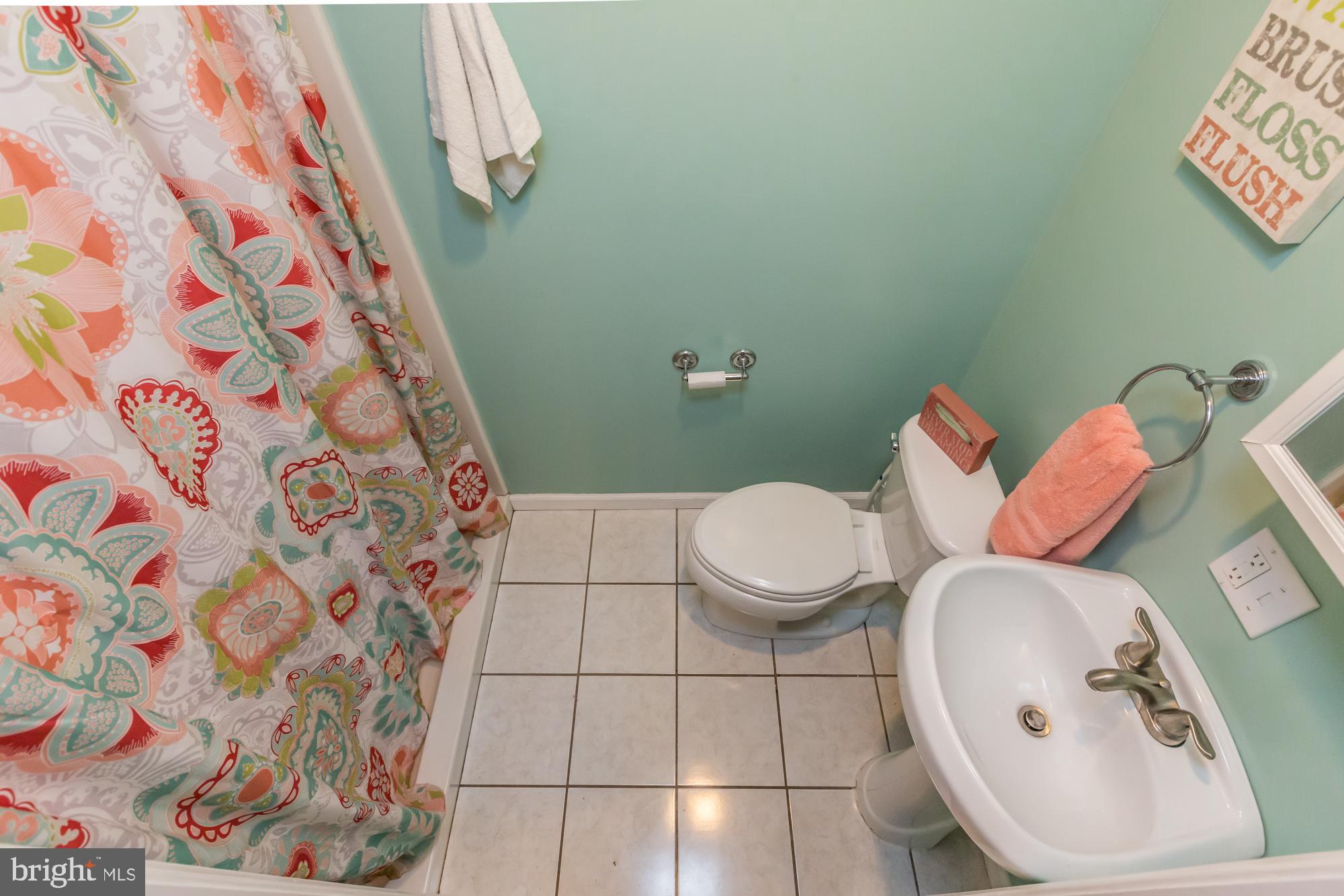 2075 Store Road Harleysville, PA 19438 - Photo 33 of 60 Junior/Guest Suite Bath