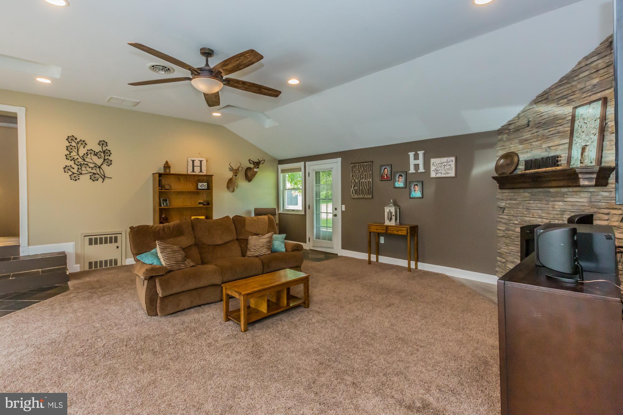2075 Store Road Harleysville, PA 19438 - Photo 10 of 60 Main Living Area