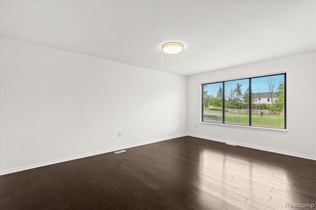 20937 Halsted Road Farmington Hills, MI 48167 - Photo 3 of 33