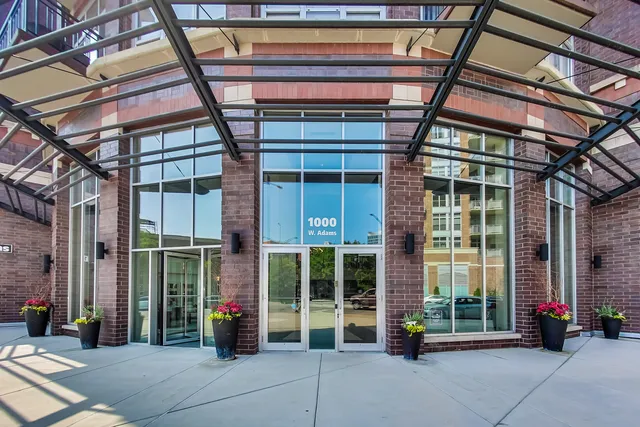 $350,000 | 1000 West Adams Street, Unit 815, Chicago, IL 60607
