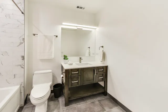 $350,000 | 1000 West Adams Street, Unit 815, Chicago, IL 60607