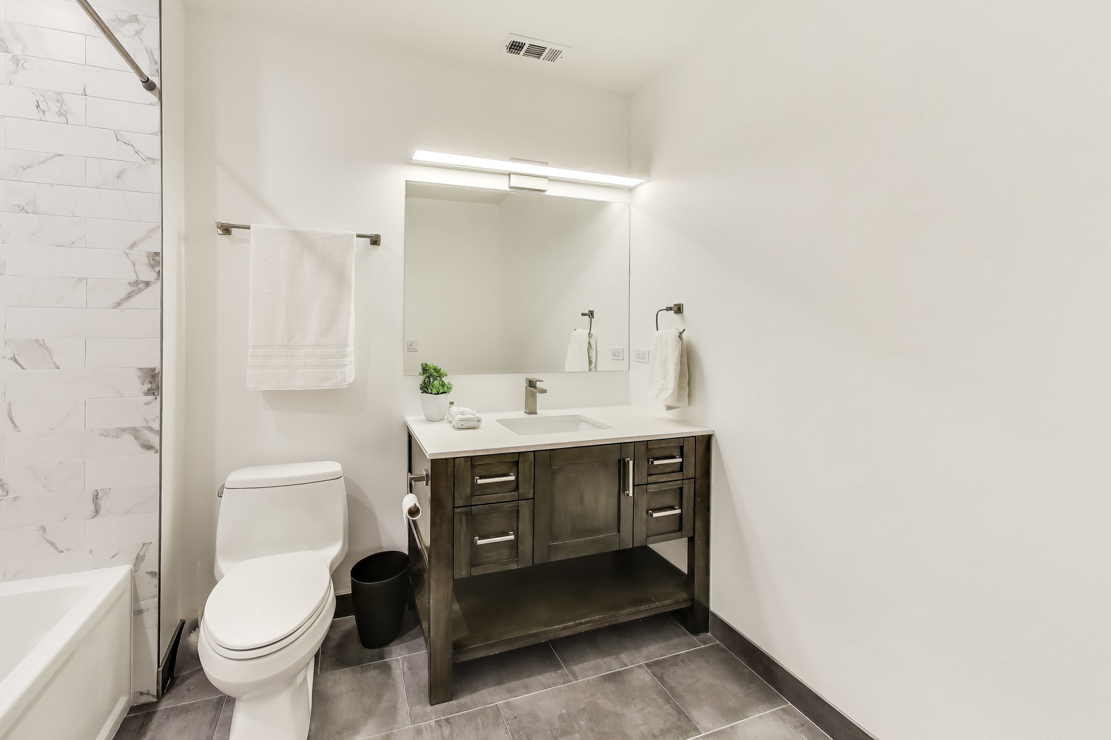 1000 West Adams Street, Unit 815 Chicago, IL 60607 - Photo 5 of 40 a bathroom with a sink toilet and shower