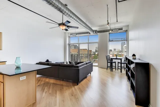 $350,000 | 1000 West Adams Street, Unit 815, Chicago, IL 60607