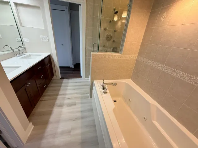 $910,000 | 2864 North Riverwalk Drive, Chicago, IL 60618