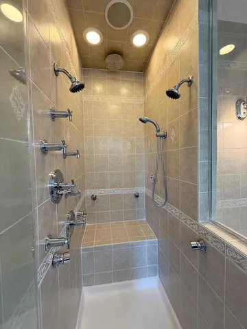 $910,000 | 2864 North Riverwalk Drive, Chicago, IL 60618