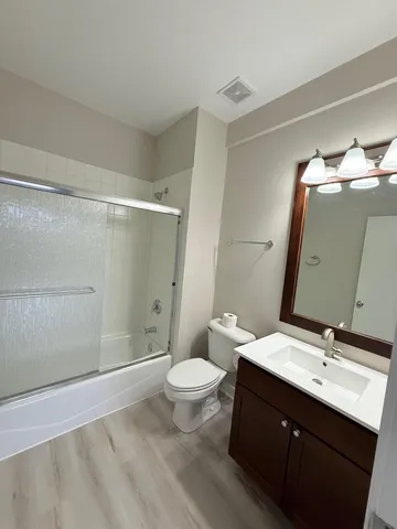 $910,000 | 2864 North Riverwalk Drive, Chicago, IL 60618