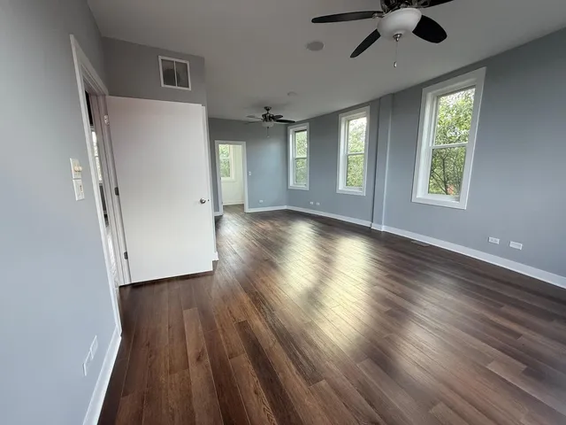 $910,000 | 2864 North Riverwalk Drive, Chicago, IL 60618