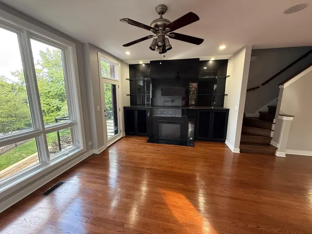 $910,000 | 2864 North Riverwalk Drive, Chicago, IL 60618