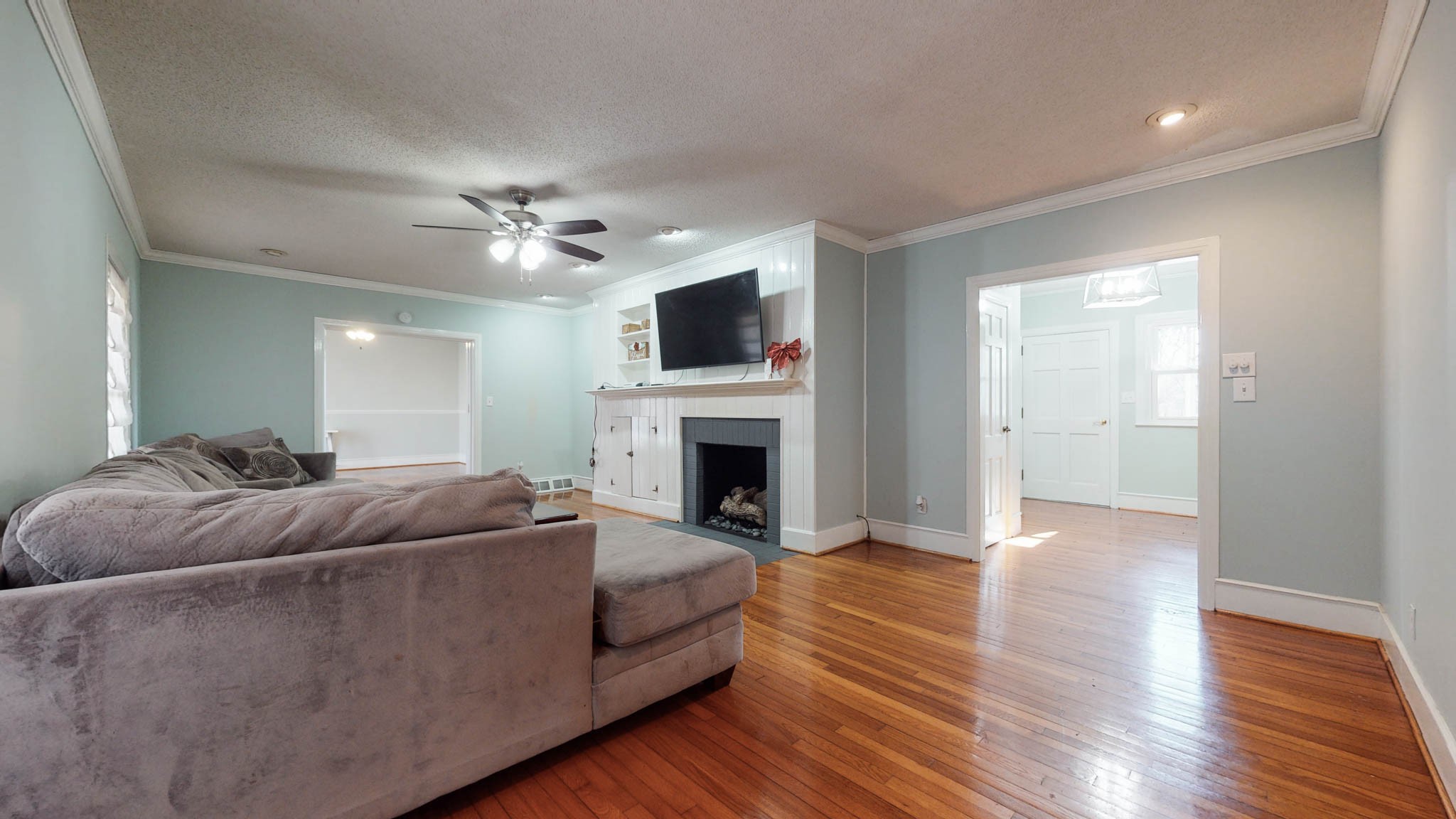 241 Hunt Creek Road Manchester, TN 37355 - Photo 13 of 33 a living room with furniture and a fireplace