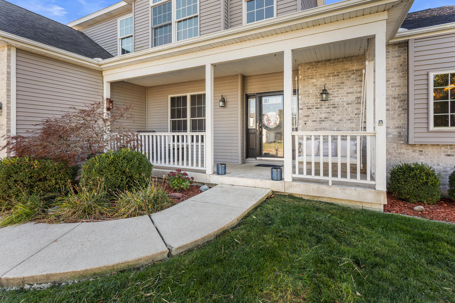 407 West Walnut Street Tolono, IL 61880 - Photo 4 of 15 a front view of a house with garden