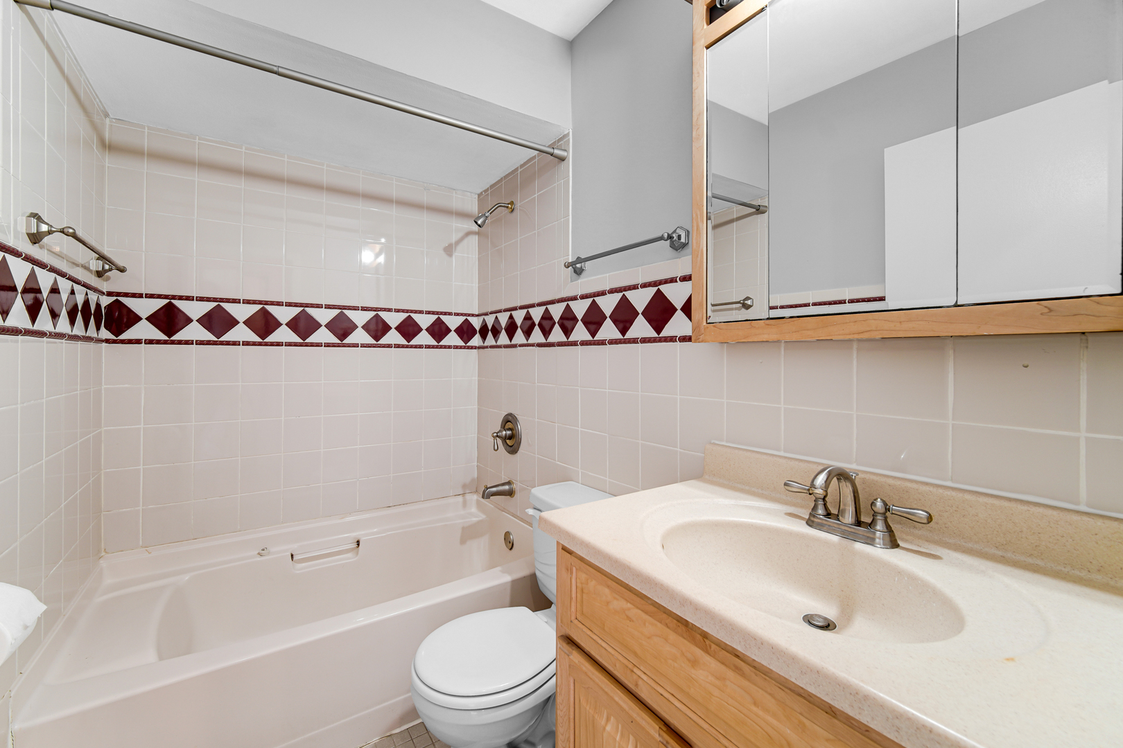 6159 Beechwood Road Matteson, IL 60443 - Photo 13 of 21 a bathroom with a sink a toilet and bathtub
